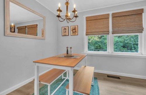 Newport Casa | Pet friendly - steps to water!