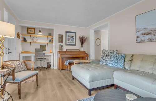 Newport Casa | Pet friendly - steps to water!
