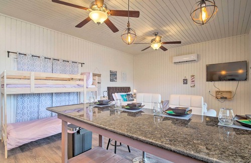 Onalaska Apartamento | Pet-Friendly Studio w/ Kayak, Deck & Dock on Lake!