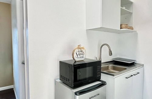 Paradise Hills Apartamento | Pet-Friendly Studio with a Big Yard