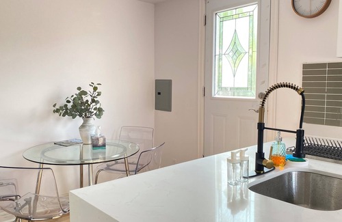 Grimsby Apartamento | PET friendly - Sunny 1 Bedroom Apartment ,