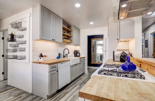 Meyers Casa | Pet Friendly & Tranquil Home with Hot Tub