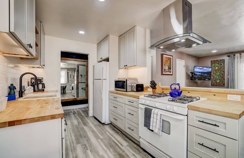 Meyers Casa | Pet Friendly & Tranquil Home with Hot Tub