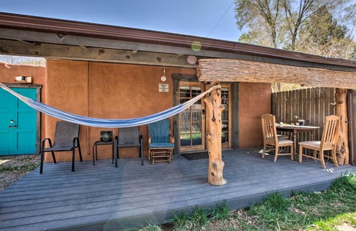 Taos Casa | Pet-Friendly Taos House with Patio and Hammock!