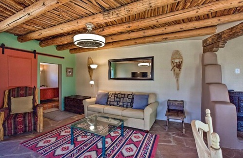 Taos Casa | Pet-Friendly Taos House with Patio and Hammock!