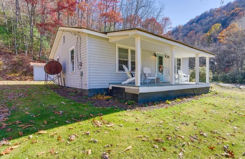 Kyle Casa | Pet-Friendly Topton Home with Patio, Deck and Views!