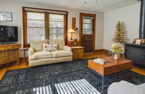 Kyle Casa | Pet-Friendly Topton Home with Patio, Deck and Views!