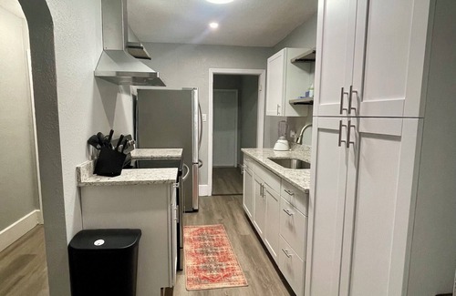 Ybor City Casa | Pet Friendly! TWO KING SIZE BEDS, Fire Stick - Sunshine Bay Retreat Awaits!!