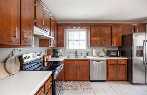 Clarksville Apartamento | Wild Joy| King Bed, Pet-Friendly Stay, Fenced Yard