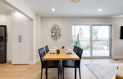 Richmond Casa | Pet Friendly Unit in SW Calgary