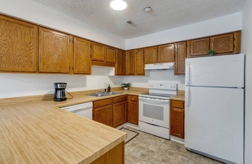 Harbison Apartamento | Pet friendly unit in heart of town, near hospital