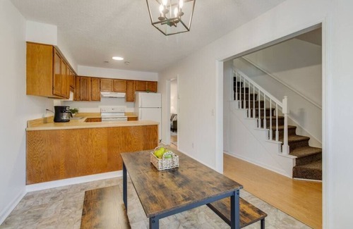 Harbison Apartamento | Pet friendly unit in heart of town, near hospital