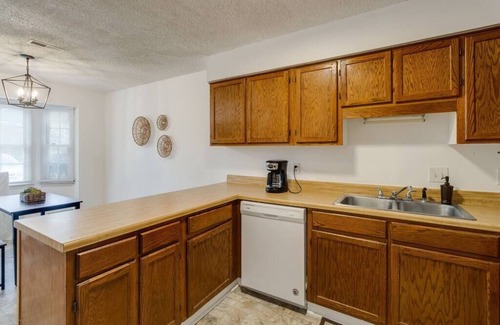 Harbison Apartamento | Pet friendly unit in heart of town, near hospital