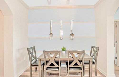 West Kissimmee Casa | Pet-Friendly - Upstay Condo w Pool Hot Tub Sauna