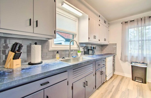 Normal Casa | Pet-Friendly Uptown Normal Home Steps to ISU