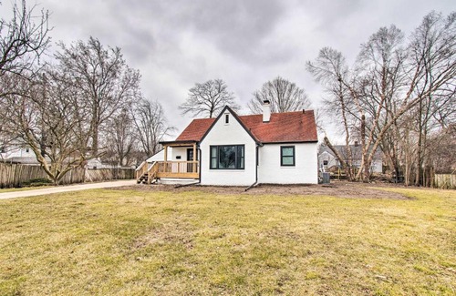 Normal Casa | Pet-Friendly Uptown Normal Home Steps to ISU