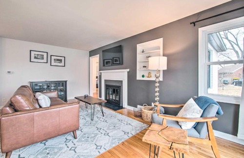 Normal Casa | Pet-Friendly Uptown Normal Home Steps to ISU