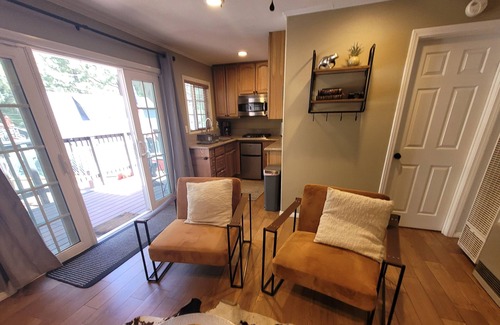 Green Valley Lake Cabina | Pet Friendly Studio with Murphy Bed, BaseCampGVL