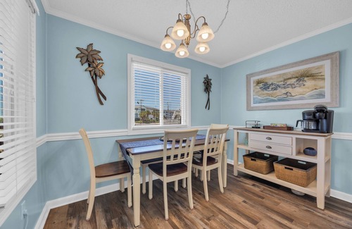 Ocean Drive Cabaña | Pet Friendly Ocean View Cottage - Outdoor Pool - Walk to main street