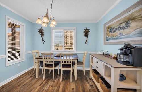 Ocean Drive Cabaña | Pet Friendly Ocean View Cottage - Outdoor Pool - Walk to main street