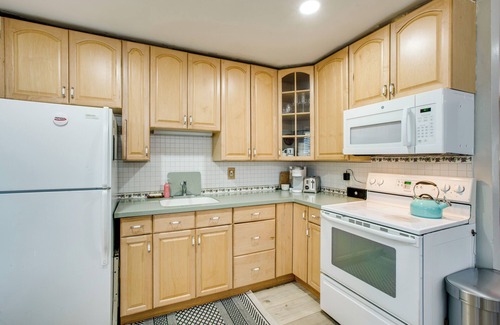 Tahoe Island Casa | Pet-Friendly Home 4 Mi to Pope Beach!