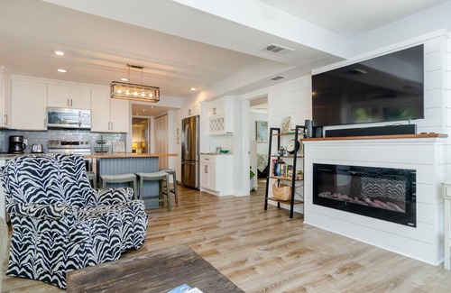 South End Condominio | Pet friendly condo with EV charger and sound views