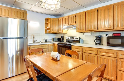 Lake Huntington Apartamento | Pet-Friendly Vacation Rental w/ Kayaks & Rowboat!