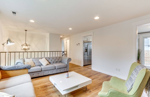 Lake Shore Casa | Pet-Friendly Vancouver Retreat w/ Home Gym & Grill