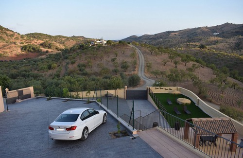 Almogia Villa | Villa "Doña Ana" con piscina y Wi-Fi que admite mascotas