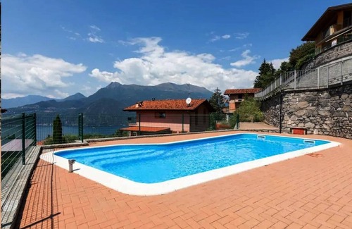 Regoledo Villa | Magic moment in Lake Como, con vistas al lago, piscina, Wi-Fi, terraza y jardín; admite mascotas
