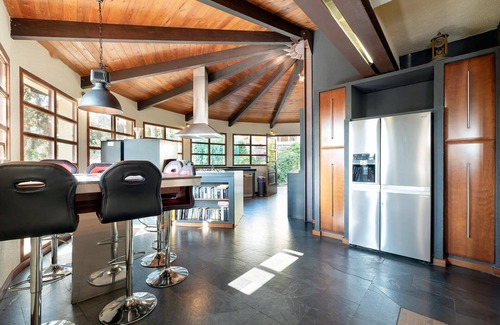 Olivella Villa | "Villa Palmeras Sitges Hills" con piscina y Wi-Fi; mascotas permitidas