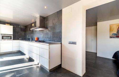 Olivella Villa | "Villa Palmeras Sitges Hills" con piscina y Wi-Fi; mascotas permitidas