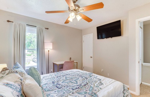 Northeast Virginia Beach Casa | Pet-Friendly Virginia Beach Abode - Walk to Beach!