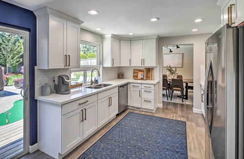 University Place Casa | Pet-Friendly Washington Gem w/ Yard & Hot Tub!