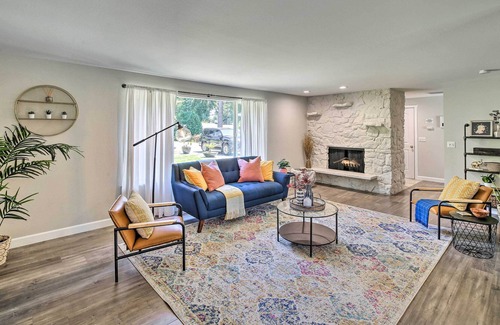 University Place Casa | Pet-Friendly Washington Gem w/ Yard & Hot Tub!