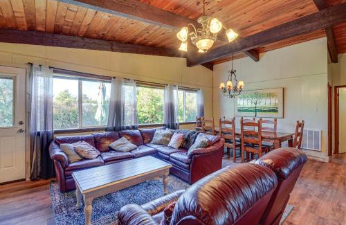 Ocean Shores Casa | Pet-Friendly Washington Retreat with Hot Tub and Deck!