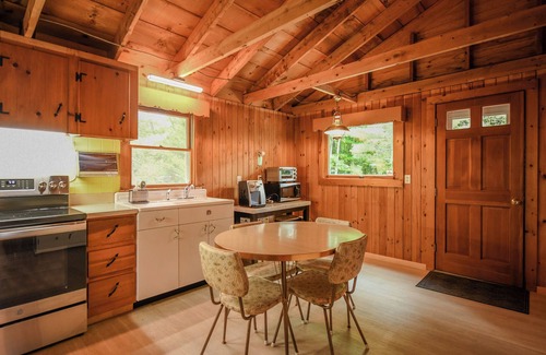 Gray Cabina | Pet Friendly waterfront home on Little Sebago Lake