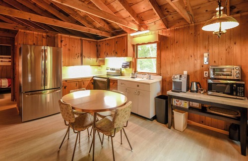Gray Cabina | Pet Friendly waterfront home on Little Sebago Lake