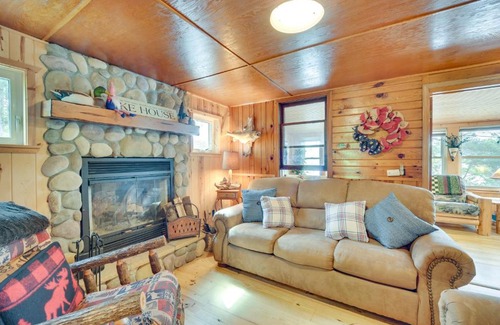 Minong Casa | Pet-Friendly Waterfront Minong Cabin with Fire Pit