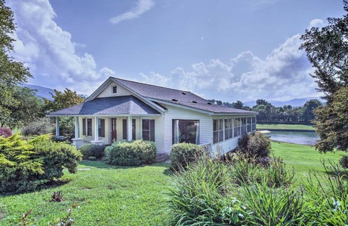 Elf Casa | Pet-Friendly Waterfront Hayesville Cottage!