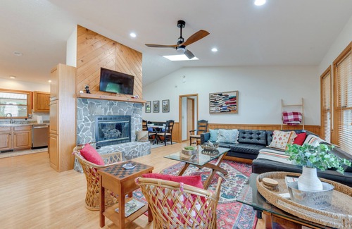 Waynesville Casa | Pet-Friendly Waynesville Retreat w/ Hot Tub!