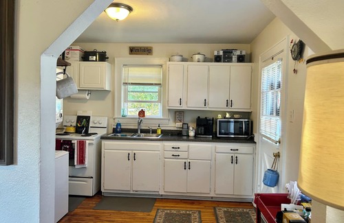 Burnt Chimney Casa | PET FRIENDLY-WEEKLY DISCOUNTS-ROANOKE RIVER AND BIKE TRAILS