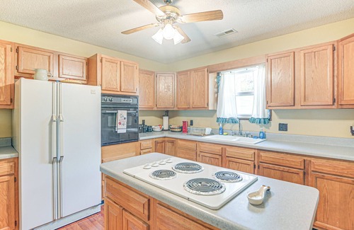 Lockbridge Casa | Pet-Friendly West Virginia Home - Patio & Fire Pit