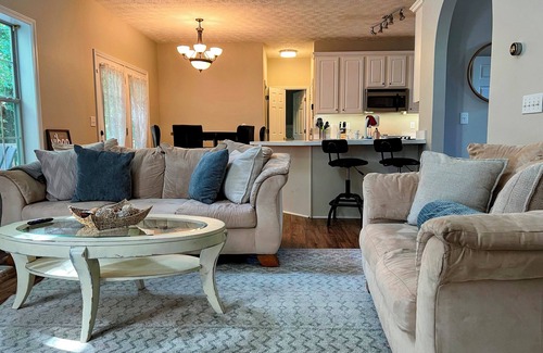 Austell Casa | Pet-Friendly with Fenced Yard: Braves, Six Flags, Nature Escapes & Atlanta Hub!