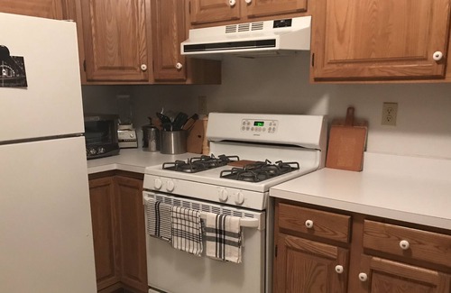 Auburn Casa | Pet friendly with fenced yard and deck