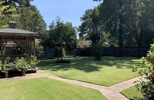 Columbus Casa | Pet Friendy 3/2 with screened in patio and privace fenced-in back yard!