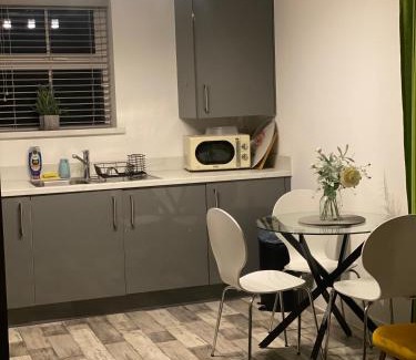 Peterborough Apartamento | Peterborough City Center Near Healthcare Center One Bed apartment With Free Private Parking Contractors Locum Staff welcome