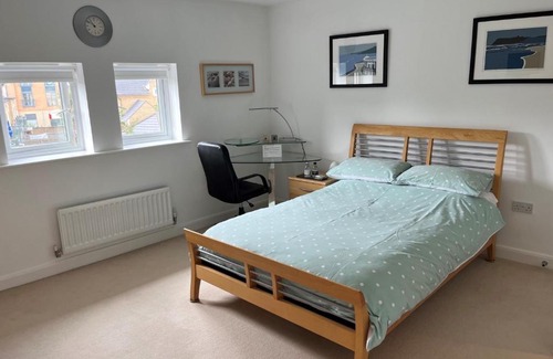 Peterborough Casa | Peterborough, Hampton Vale Lakeside En-Suite Large Double bedroom with great modern facilities