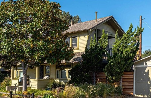 University Heights Apartamento | Peterson Retreat In The Heart Of San Diego 1 Bedroom Apts by RedAwning
