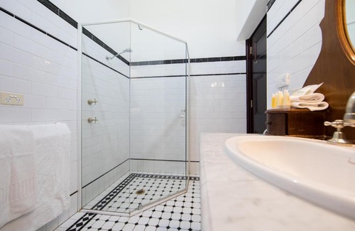 Armidale Casa | Petersons Armidale Winery and Guesthouse